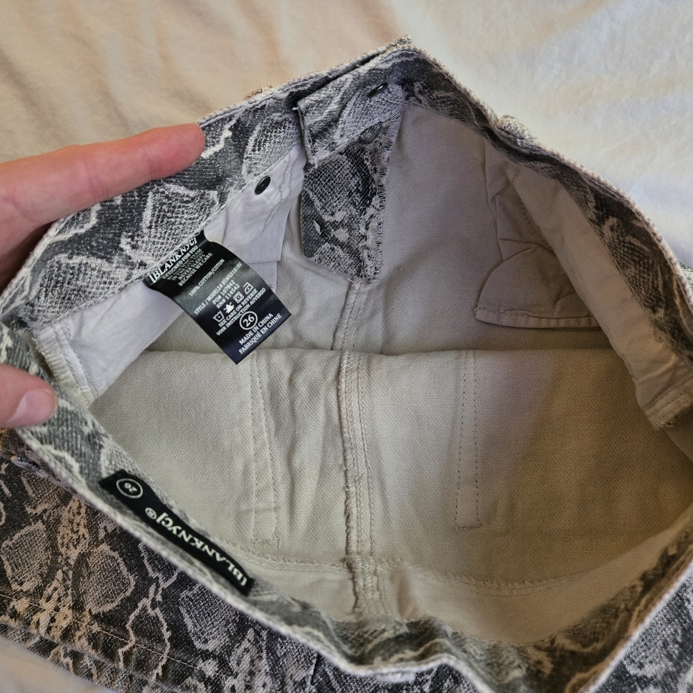 Blank NYC Grey Tan Snakeskin Print 100% Cotton Denim Mini Skirt - Picture 7 of 7